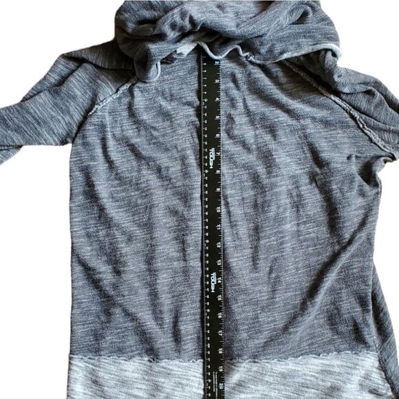 FP BEACH LARGE COWNECK MEDIUM GREY SWEATSHIRT.  PERFECT FOR COOL NIGHTS - Picture 4 of 9